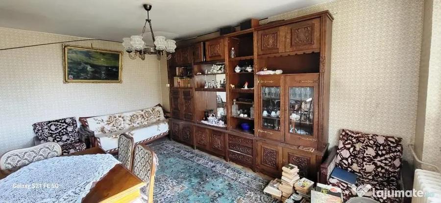 Apartament cu 3 camere decomandat în Tineretului