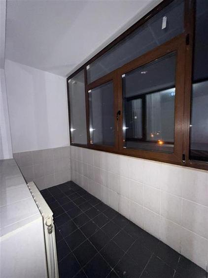 Apartament cu 2 camere semidecomandat, mobilat în Podu Roș