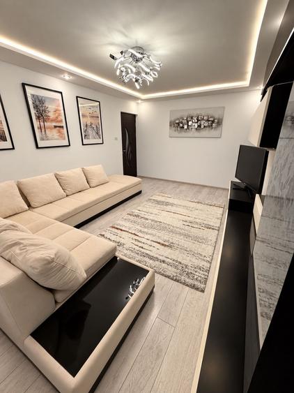 Apartament cu 2 camere decomandat în Poarta 6