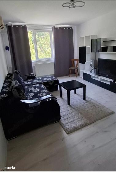 Apartament cu 3 camere semidecomandat în Drumul Taberei