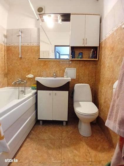 Apartament cu 4 camere decomandat în Rahova