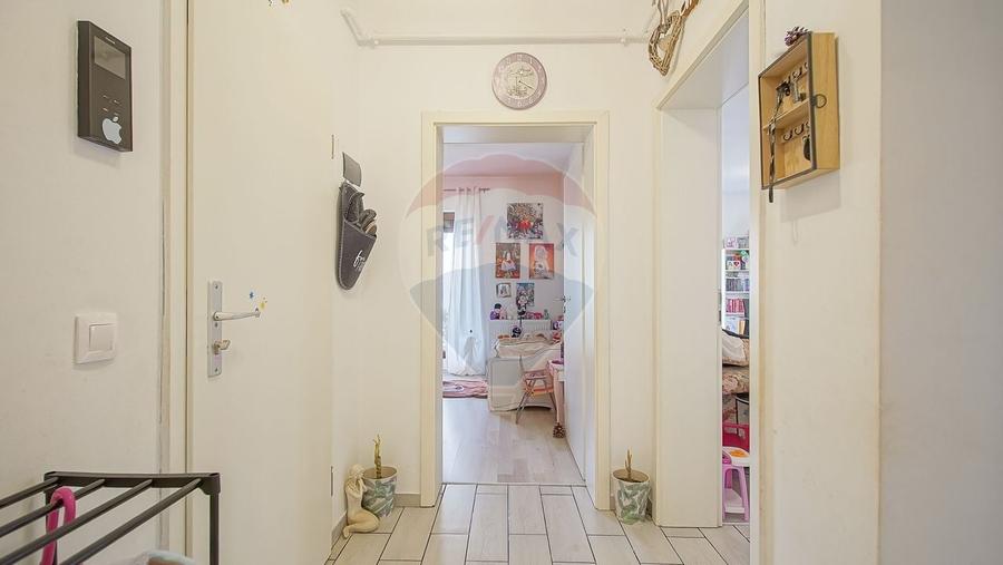 Apartament cu 3 camere decomandat, mobilat în Tractorul