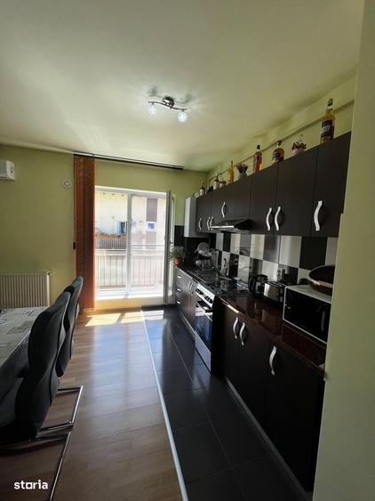 Apartament cu 3 camere decomandat în Gușterița