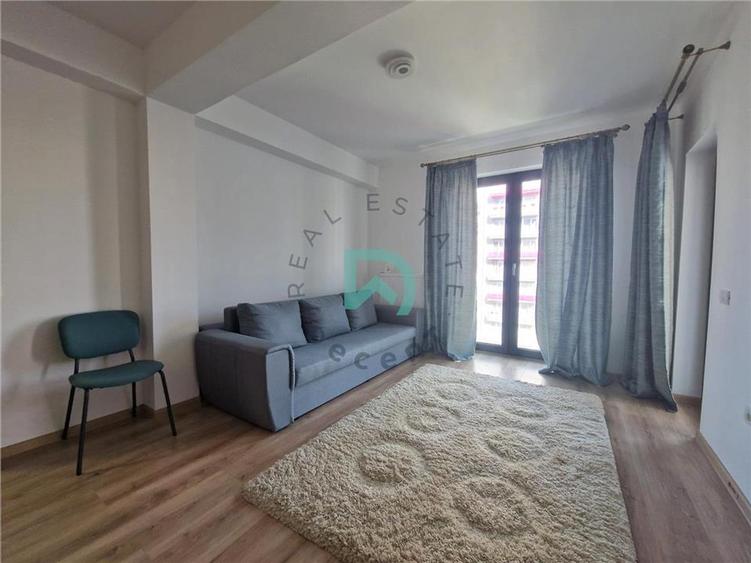 Apartament cu 2 camere decomandat în Tractorul