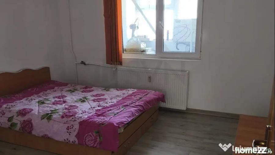 Apartament cu 3 camere decomandat în Calea Călărașilor