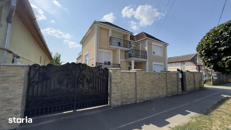 Casă cu 5 camere cu Teren 1010 Mp în Central