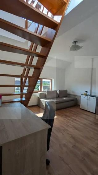 Apartament cu 3 camere semidecomandat, mobilat în Girocului