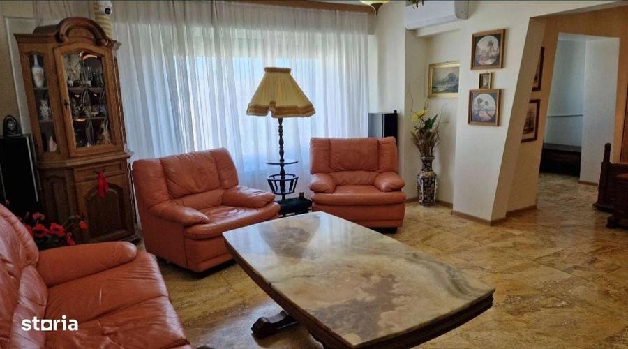 Apartament cu 3 camere în Decebal