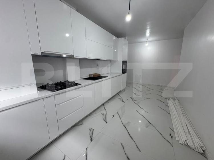 Apartament cu 3 camere decomandat, mobilat în Florești