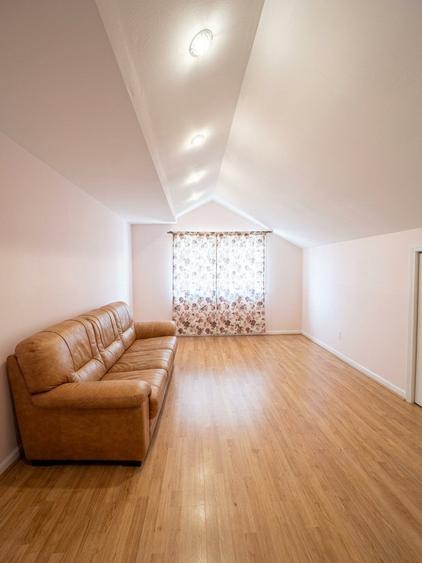 Casă cu 6 camere cu Teren 1500 Mp în Călugăreni