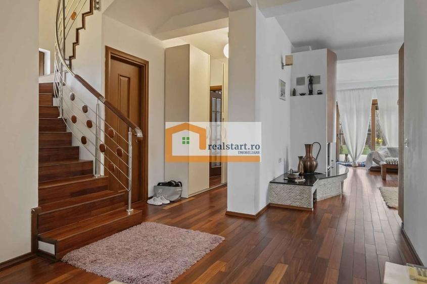 Casă cu 6 camere cu Teren 650 Mp în Corbeanca