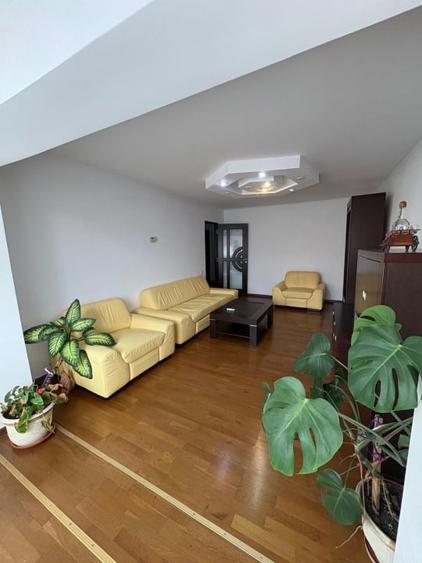 Apartament cu 3 camere decomandat, mobilat în Ultracentral