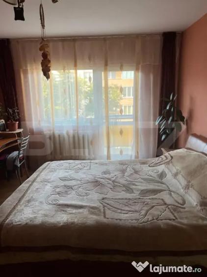 Apartament cu 4 camere decomandat, mobilat în Central