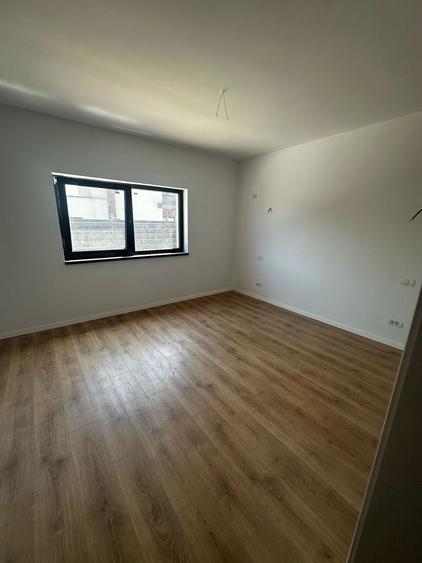 Casă individuală cu 5 camere cu Canalizare în Central