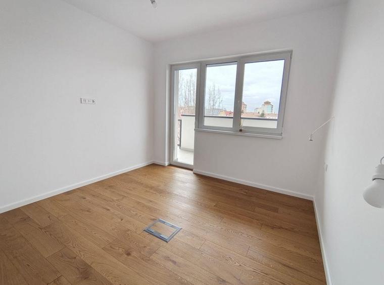Penthouse cu 4 camere decomandat în Șelimbăr