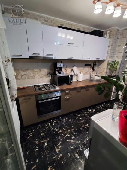 Apartament cu 3 camere decomandat, mobilat în Drumul Sării