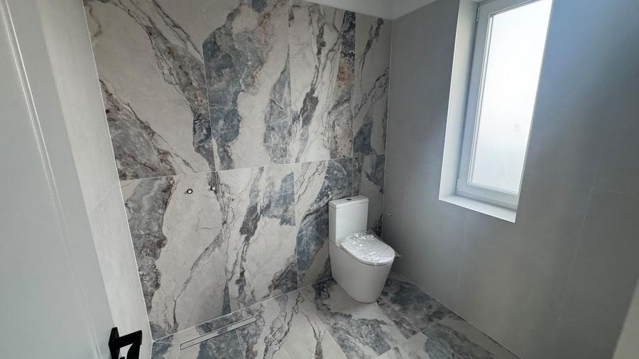 Casă individuală cu 5 camere cu Canalizare în Central