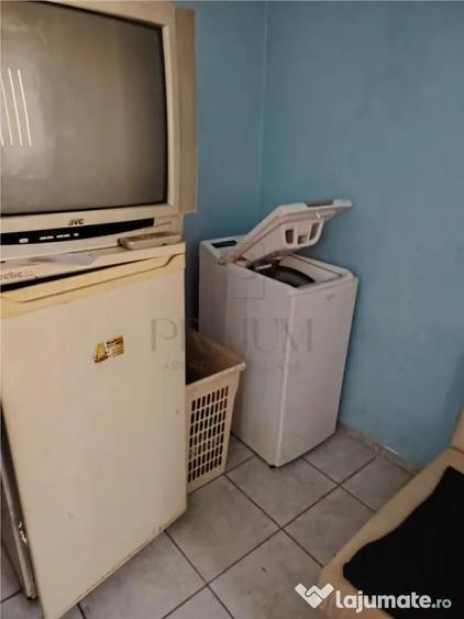 Garsonieră decomandată în Girocului