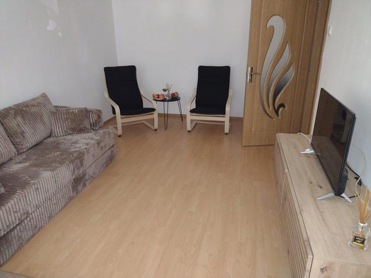 Apartament cu 3 camere decomandat în Baba Novac