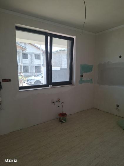 Casă cu 4 camere cu Teren 400 Mp în Pielești