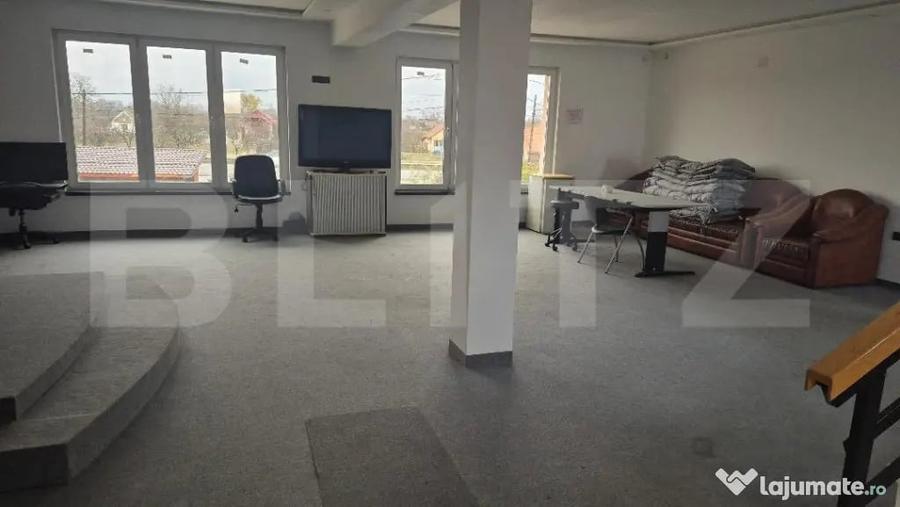 Apartament cu 4 camere decomandat în Careiului