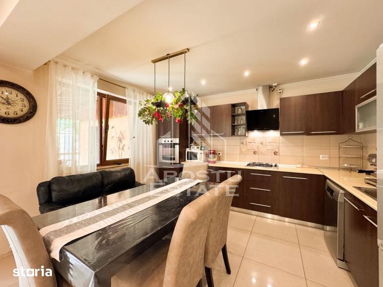 Casă cu 6 camere cu Teren 3500 Mp în Central