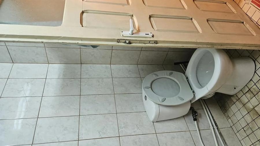 Casă cu 6 camere cu Teren 914 Mp în Poiana Mare