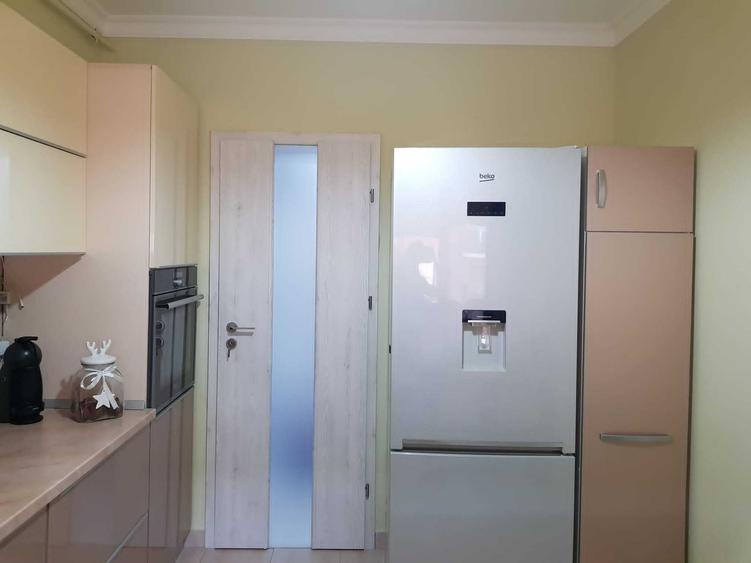 Apartament cu 3 camere decomandat în Florești