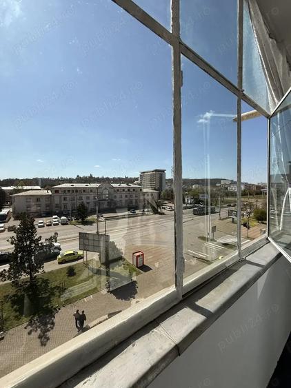 Apartament cu 2 camere semidecomandat în Podu Roș