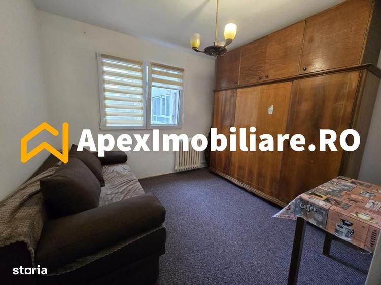 Apartament cu 3 camere decomandat în Drumul Taberei