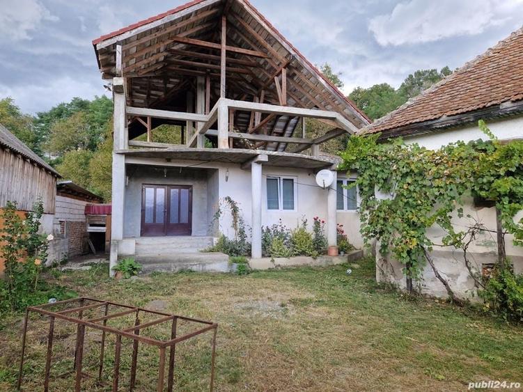 Casă cu 4 camere cu Teren 700 Mp în Colun