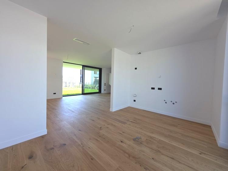 Duplex cu 5 camere cu Canalizare în Tunari
