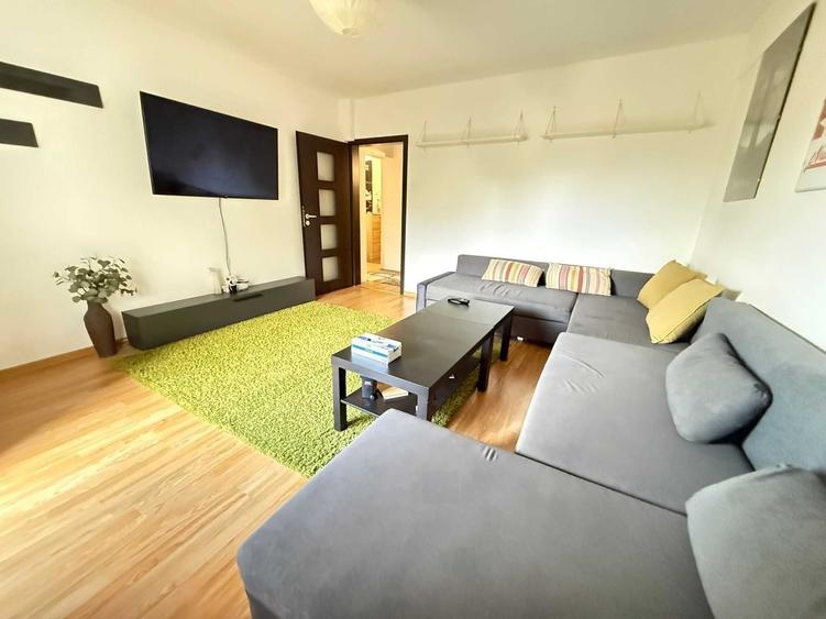 Apartament cu 3 camere decomandat în Tineretului