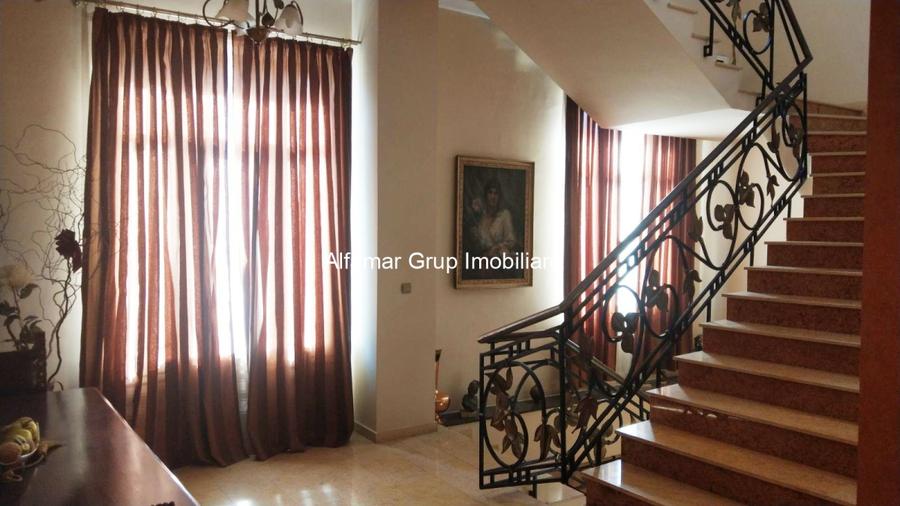 Casă individuală cu 9 camere cu Canalizare în Cotroceni