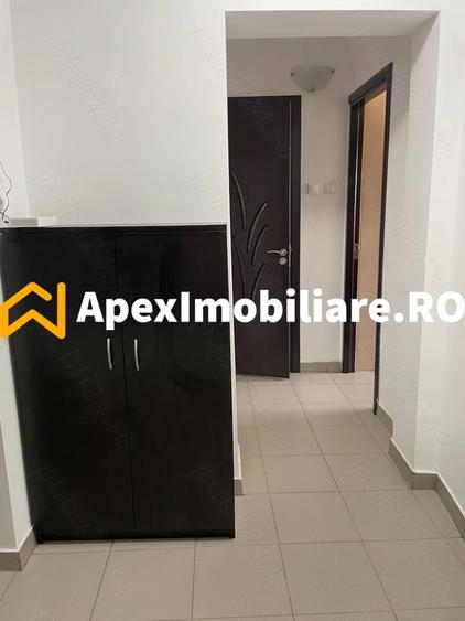 Apartament cu 3 camere semidecomandat, mobilat în Titan