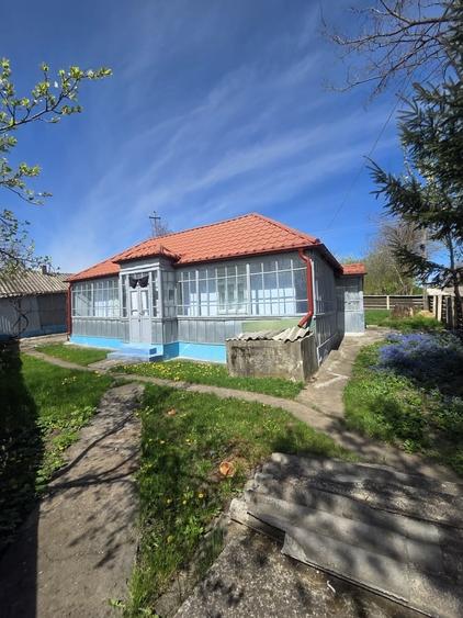 Casă cu 5 camere cu Teren 2700 Mp în Central