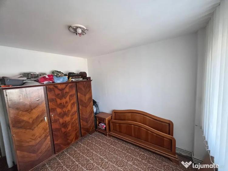 Apartament cu 3 camere decomandat în Astra