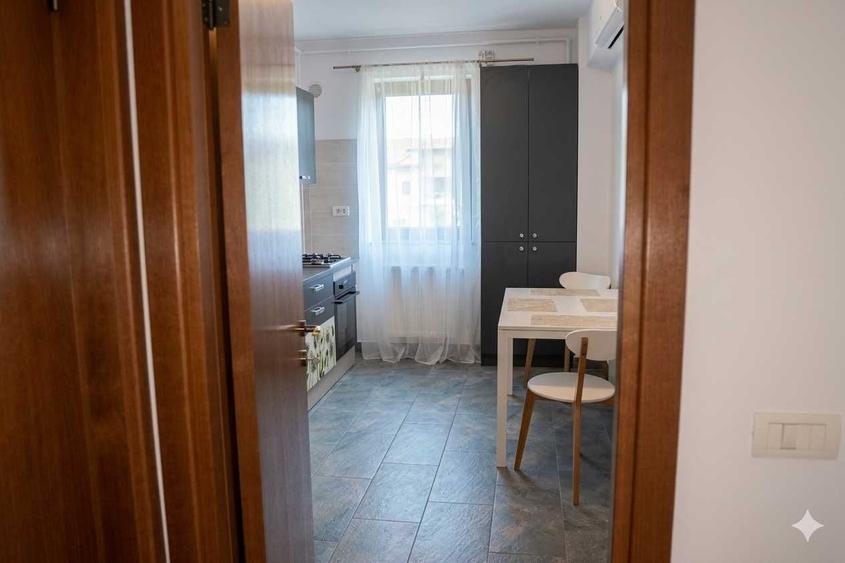 Apartament cu 3 camere decomandat în Sisești