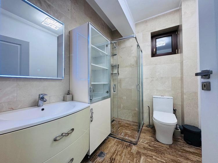 Apartament cu 3 camere semidecomandat în Banu Manta