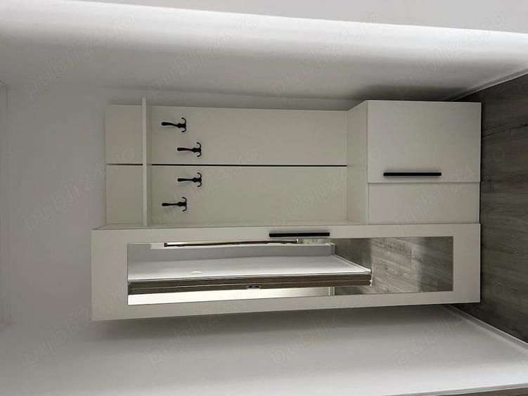 Apartament cu 3 camere decomandat în Exterior Vest