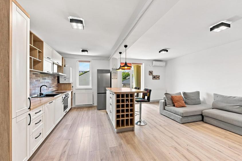 Apartament cu 3 camere decomandat, mobilat în Rediu