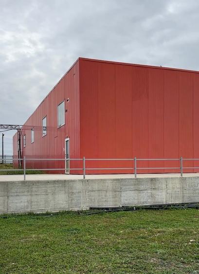 Spațiu industrial, de 300 mp, în Est