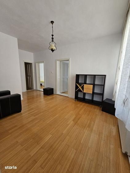 Casă cu 4 camere decomandat în Ghiroda