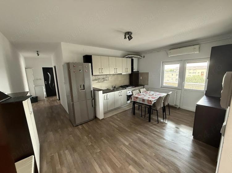 Apartament cu 3 camere decomandat în Girocului