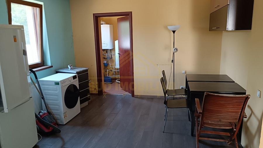 Casă individuală cu 6 camere cu Canalizare în Glina