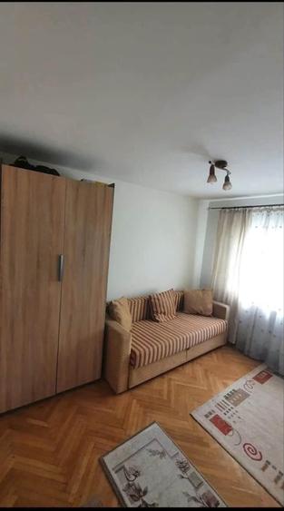 Apartament cu 3 camere decomandat în Mărăști