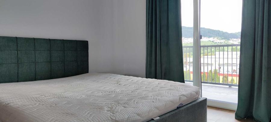 Apartament cu 3 camere semidecomandat în Florești