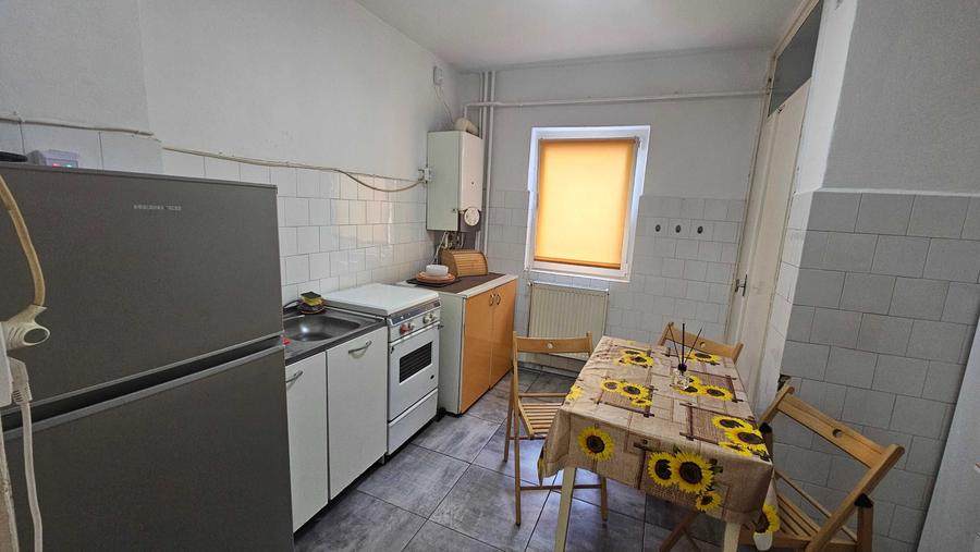 Apartament cu 3 camere decomandat în Complex Studențesc