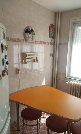 Apartament cu 3 camere decomandat în Theodor Pallady