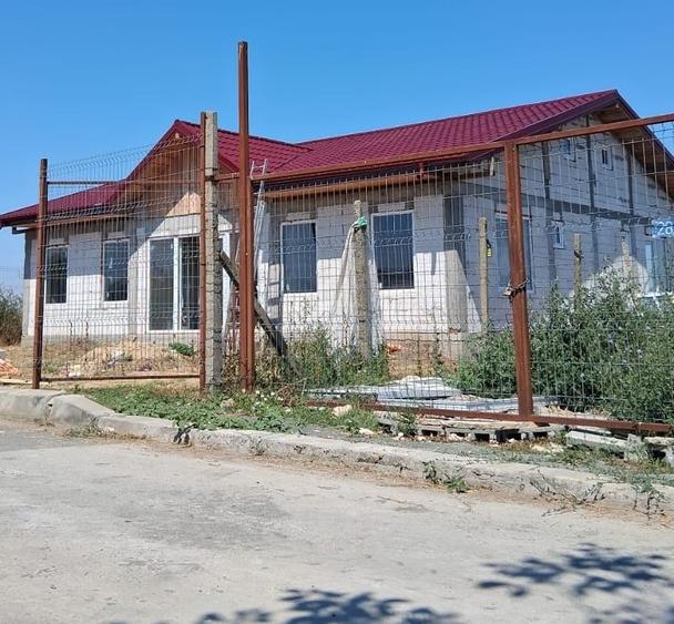 Casă cu 5 camere cu Teren 1000 Mp în 23 August